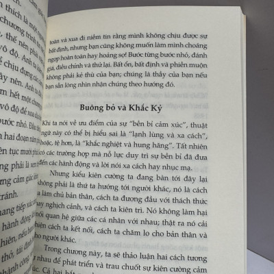 VIỆC GÌ PHẢI XOẮN – Nick Trenton – Thiên Nga dịch - Nhã Nam – NXB Công thương