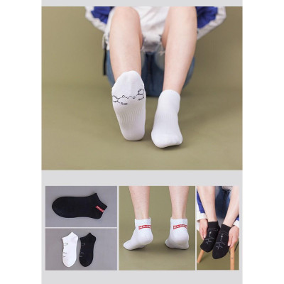 01 Đôi Tất Nam Cotton Hình Họa Tiết Và Chữ MaGiCS( Mã T08)