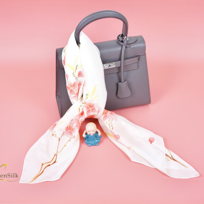 Khăn Lụa Vuông Vẽ Hoa Đào SenSilk – Quà Tết Cao Cấp
