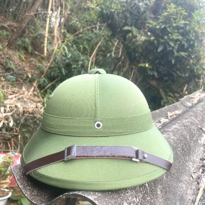 Mũ cối tàu lòng vàng khuy trắng cốt phíp, vải Gabadin tô châu, rơi va đạp không vỡ, tuyệt đối không ngấm nước, vải không phai, phiên bản cối xưa