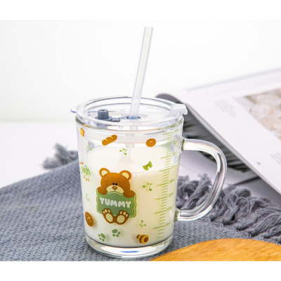 Cốc pha sữa, uống nước thủy tinh 400ml chia vạch cho bé có ống hút và nấp đậy chống tràn cho bé (mẫu ngẫu nhiên) - HENRYSA