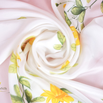 Khăn Lụa Vuông Vẽ Hoa Dã Quỳ – SenSilk Painting Silk