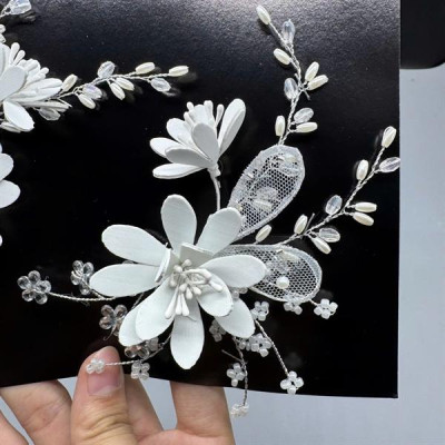 Cài tóc cô dâu hoa xốp trắng kết hạt cườm mẫu mới t12/2024