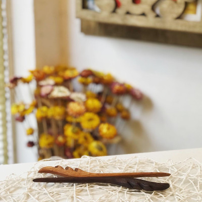 TRÂM CÀI TÓC GỖ FEATHER