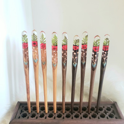 Trâm cài tóc gỗ- resin & hoa snowy đỏ- dương sỉ