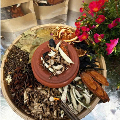 Bịch thảo mộc xông nhà , tẩy uế, thanh lọc, diệt khuẩn, xua đuổi con trùng , tạo hương thơm dịu nhẹ ,cải thiện phong thủy, mang lại cảm giác an lành
