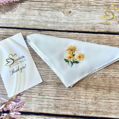 Khăn Tay Thêu Hoa Dã Quỳ SenSilk – Quà Kỷ Yếu, lụa tơ tằm Bảo Lộc 35 X 35 CM