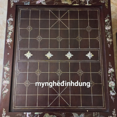 BÀN CỜ TƯỚNG GỖ GÕ KHẢM ỐC KẾT HỢP VỎ BÀO NGƯ XANH ĐỎ  KT 60×70×20CM 