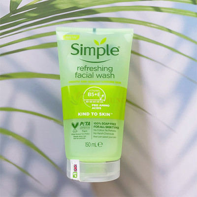 Sữa rửa mặt Simple Refreshing Facial Wash giúp làm sạch cho da nhạy cảm (50ml/150ml) - Hàng chính hãng