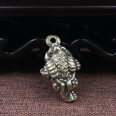 01 cụ Thiềm Thừ kim loại size 31mm x 17mm trang trí bàn thờ Thần Tài Thổ Địa mini, cóc may mắn, cóc 3 chân Giàu có Quà tặng Đồ trang trí