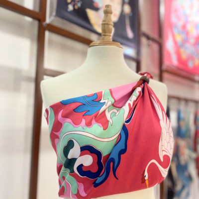 Khăn lụa tơ tằm vuông cuốn biên thủ công Loan 90x90cm