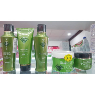 Sữa rửa mặt và tẩy trang dưỡng ẩm lô hội Naris Alodew Nhật Bản 100ml