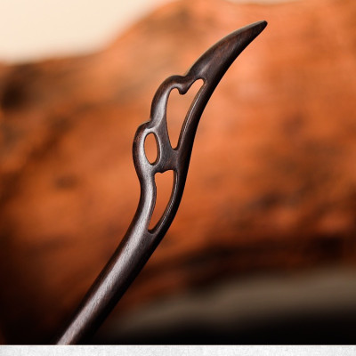 TRÂM CÀI TÓC SỪNG HƯƠU BẰNG GỖ MUN  CÓ HỘP ĐỰNG