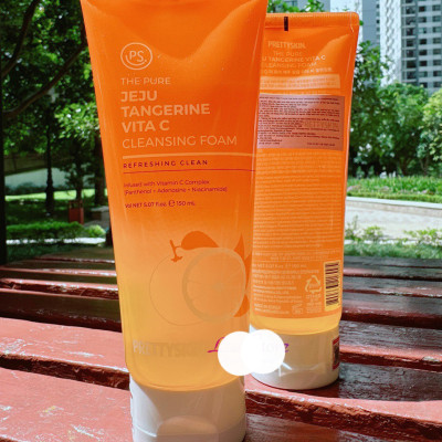 Sữa rửa mặt dưỡng ẩm và sáng da Pretty Skin Jeju Tangerine Vita C Cleansing Foam 150ml