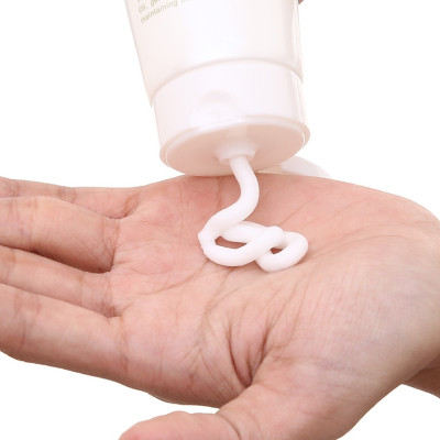 Sữa Rửa Mặt Chiết Xuất Hoa Trà Trắng Shikioriori W Cleansing Wash (190 G)