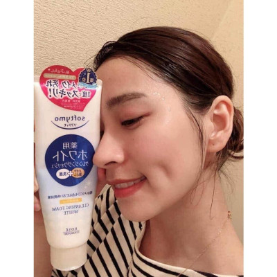 Sữa Rửa Mặt Và Tẩy Trang Tạo Bọt Dưỡng Trắng Da Softymo Kosé (Tuýp 190g)