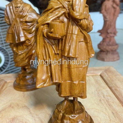 Tượng thầy thích minh tuệ bằng gỗ bách xanh thơm nức kt cao 20×8×7cm
