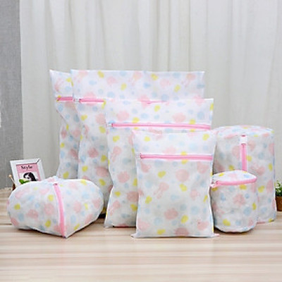 Bịch 5 túi lưới đựng đồ giặt , với nhiều kích thước giúp bảo vệ quần áo không bị hỏng  khi giặt bằng máy giặt vô cùng tiện lợi 