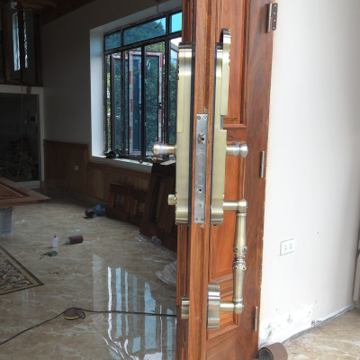 Khóa cửa thông minh Kitos KT-C500 phong cách tân cổ điển