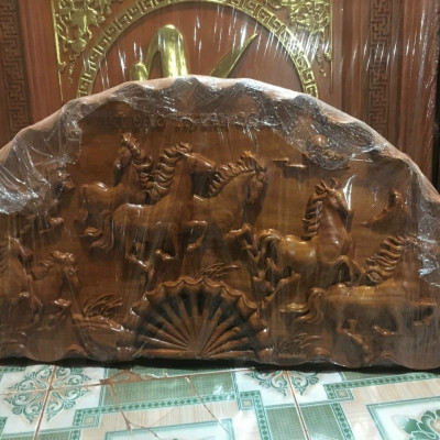 Tranh treo tường cánh quạt mã đáo thành công bằng gỗ hương đỏ 
