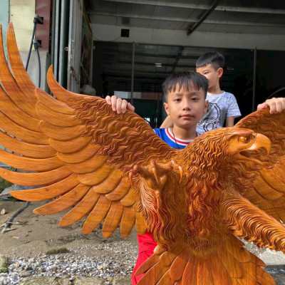 Tượng con đại bàng chúa tể bầu trời bằng gỗ hương