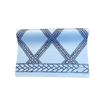 Thảm tập yoga chính hãng Yvonne, White Navy, dày 4mm, bề mặt nhám, siêu bám, chống trơn trượt, thấm hút mồ hôi, càng nhiều mồ hôi càng bám, dễ vệ sinh, bền đẹp, sang trọng