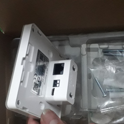 Bộ Điều khiển kết nối trung tâm CCT501400 Schneider Wiser ZigBee IP Gateway, RJ45/WiFi