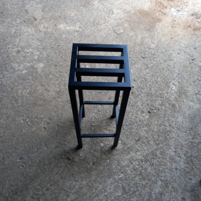 Kệ (giá) sắt để chậu hoa cây cảnh, mặt Vuông 20x20,25x25 ,30X30 cm có thanh giằng 4 chân Cao 35-40-45-50-55-60-65-70 Thép hộp 16mm ( Hàng Chính Hãng )