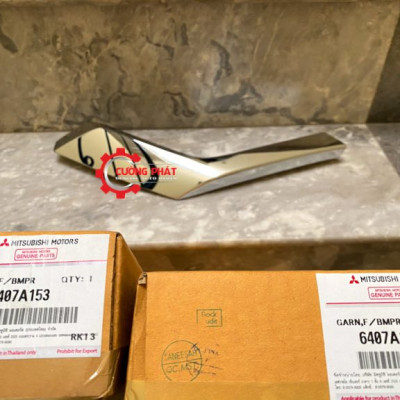 Nẹp mạ cản trước dưới Mitsubishi Pajero Sport 2018-2024 6407A153, 6407A154