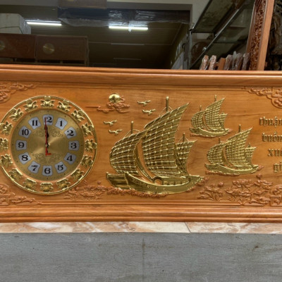 Tranh đồng hồ treo tường trạm khắc thuận buồm xuôi gió bằng gỗ gõ đỏ kt 41×97×4cm 