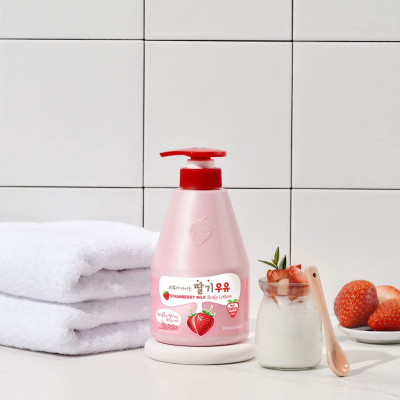 Sữa tắm lúa mạch dưỡng sáng da, dưỡng ẩm và mềm mịn Kwailnara Oat Milk Body Cleanser 560g