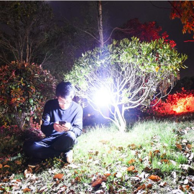 Đèn năng lượng mặt trời di động có điều khiển