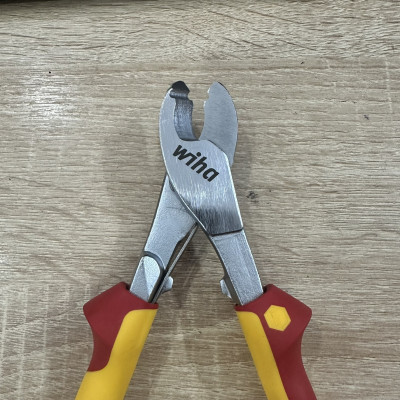 Kìm cắt cáp 210mm Wiha 43662 cách điện 1000V