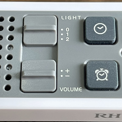 Đồng hồ Rhythm LCT101NR03 – KT 15.6 x 8.5 x 4.4cm / 245g. Vỏ nhựa. Dùng Pin