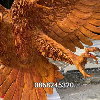 Tượng con đại bàng chúa tể bầu trời bằng gỗ hương
