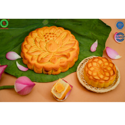 BÁNH TRUNG THU MẶT TRĂNG 002: HẠT SEN MACCA - KHOAI MÔN HẠNH NHÂN 8 TRỨNG 800G ( 2 LOẠI NHÂN TRONG CÙNG 1 BÁNH) - VIỆT NAM