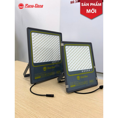 Đèn Năng lượng mặt trời Rạng Đông CP03.SL.RAD 300W.V2 công suất 300W phiên bản mới thế hệ 2, có điều khiển, sáng vượt trội, cảm biến bật tắt theo môi trường, chống nước IP66 - Hàng chính hãng