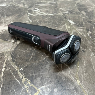 Máy cạo râu khô và ướt cao cấp thương hiệu Philips SkinIQ S5831/01 và S5832/01 45 lưỡi cắt SteelPrecision tự mài - Hàng Chính Hãng