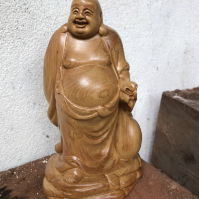 Tượng phật di lặc kéo bao vàng bằng gỗ bách xanh thơm nức kt cao 15×8.8×6cm 