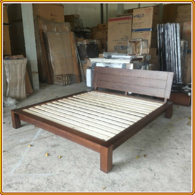 Giường ngủ Tundo gỗ sồi, mặt gỗ màu nâu óc chó  210 x 177 x 100cm