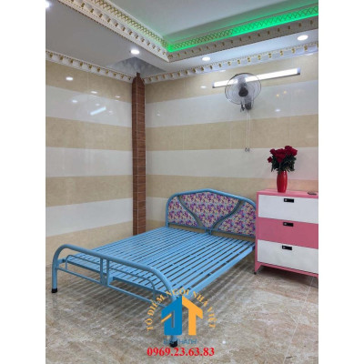 Giường sắt kiểu tròn cách điệu 1m4 dài 2m màu xanh dương