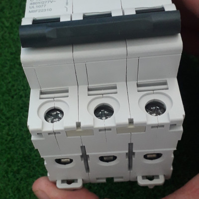 MCB M9F22310 Schneider dòng Multi9 C60SP, số cực 3P, dòng định mức 10A, C Curve, 10kA