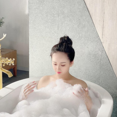 Sữa Tắm Dưỡng Trắng Sáng Da Chiết Xuất Từ Hạt Ý Dĩ Hatomugi 800 mL