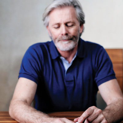 Microlife OXY 200 - Máy đo nồng độ Oxy trong máu và nhịp tim kèm bao đựng máy