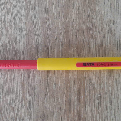 Tay vặn lục giác 2.5mm x 134mm cách điện 1000V VDE SATA 80402