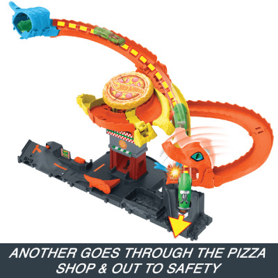 Đồ Chơi Cuộc Chiến Giữa Rắn Hổ Mang Và Tiệm Pizza Hot Wheels City HTN81