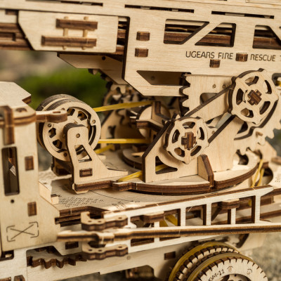 Mô Hình Gỗ Cơ Khí - UGEARS Fire Truck - Xe thang cứu hỏa, mô hình lắp ráp 3D, Chính Hãng Ugears, nhập khẩu nguyên bộ EU, Đồ chơi trí tuệ