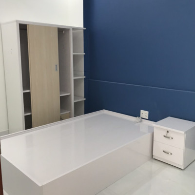 Giường ngủ trẻ em và tủ đầu giường Juno Sofa (trắng)
