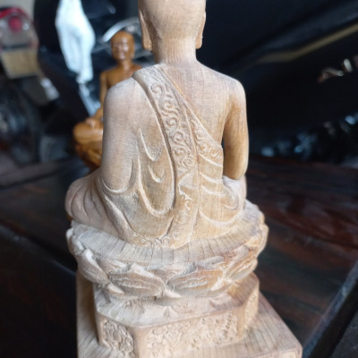 Tượng phật hoàng trần nhân tông bằng gỗ ngọc am kt cao 15×9cm