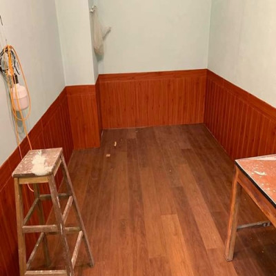 Bộ 10 Tấm Xốp Dán Tường Vân Gỗ Nâu Đỏ Cách Âm, Chống Va Đập, Bền Đẹp, Sang Trọng 